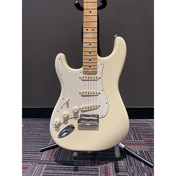 Used Fender Used 2017 Fender American Professional II Stratocaster White Solid Body Electric Guitar