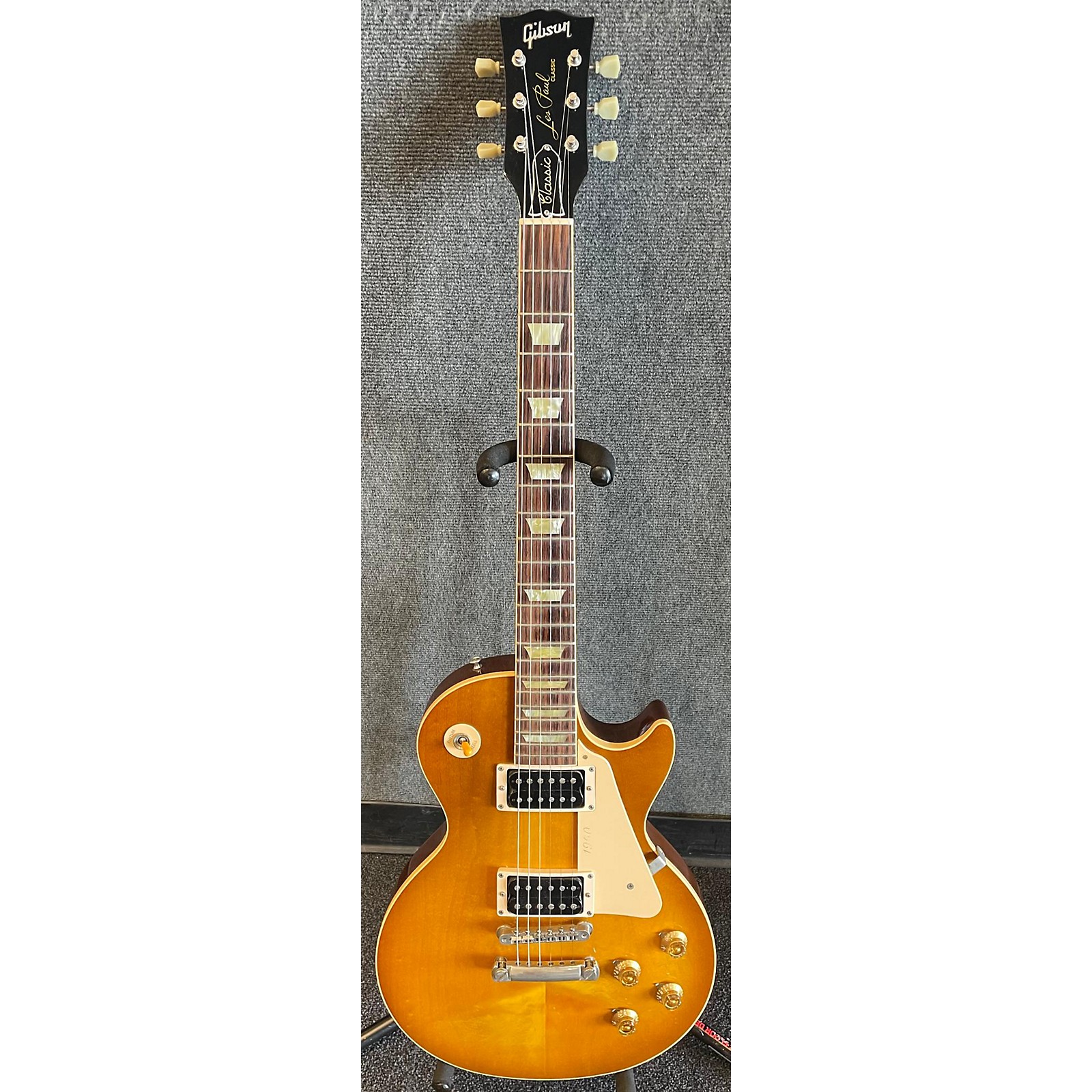 Used Gibson 1997 Les Paul Classic Solid Body Electric Guitar Honey 