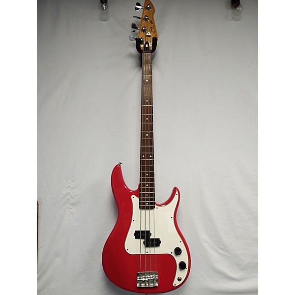 Used Peavey Used 2000s Peavey FURY Candy Apple Red Electric Bass Guitar