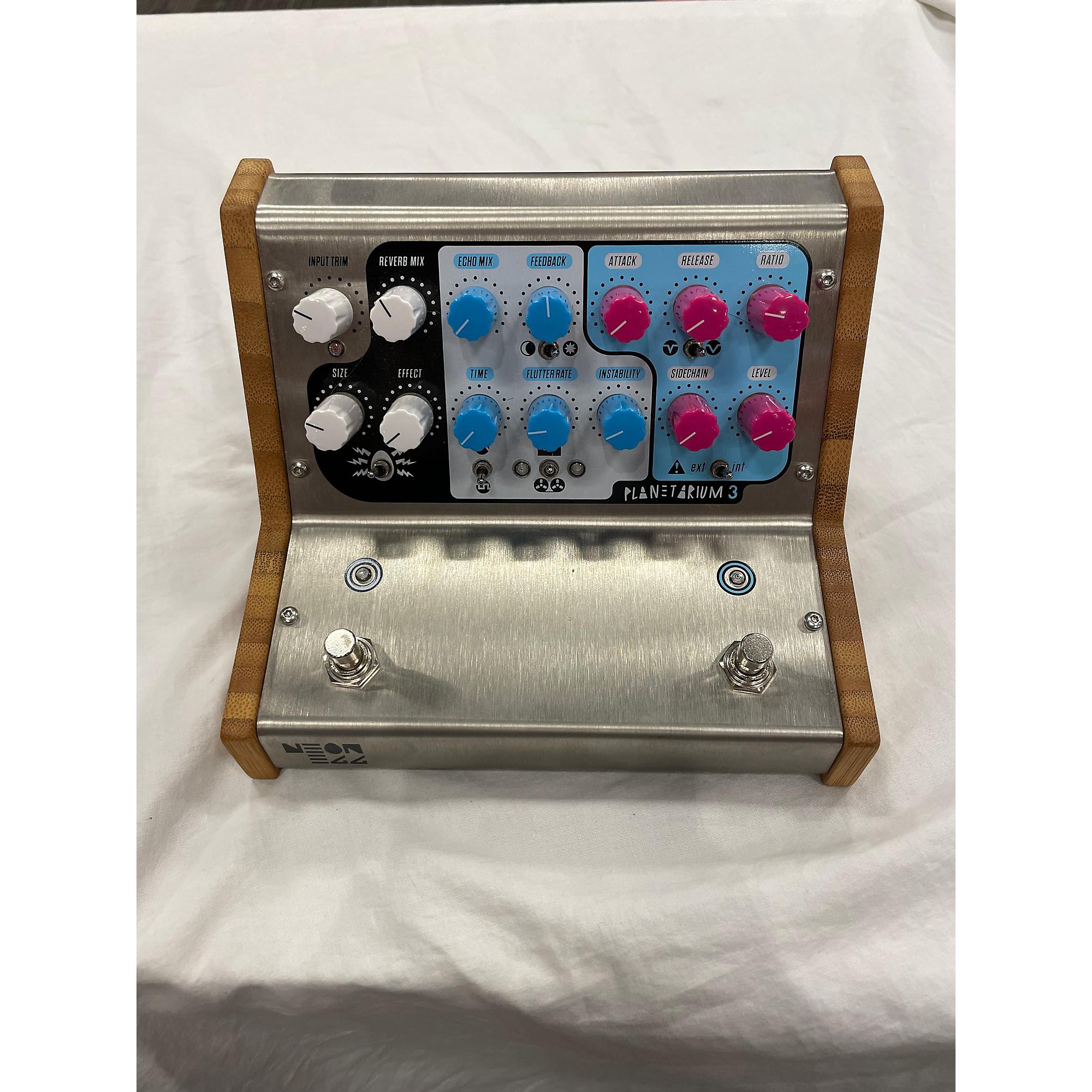 Used NEON EGG PLANETARIUM V3 Effect Processor | Guitar Center