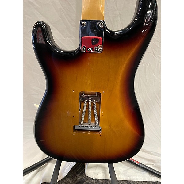 Used Fender Used Fender Classic Player '60s Stratocaster 2 Color Sunburst Solid Body Electric Guitar