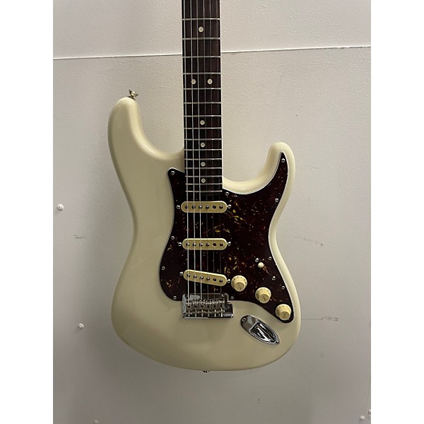 Used Fender Used Fender American Professional II Stratocaster Olympic White Solid Body Electric Guitar