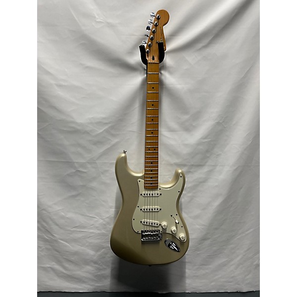 Used Fender Used Fender 60th Anniversary Stratocaster Eldorado Gold Solid Body Electric Guitar