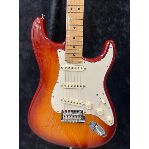 Used Fender Used Fender American Professional Stratocaster SSS Sienna Sunburst Solid Body Electric Guitar