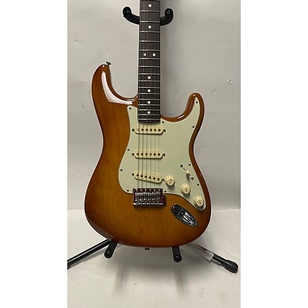 Used Fender Used Fender American Performer Stratocaster SSS Honey Burst Solid Body Electric Guitar