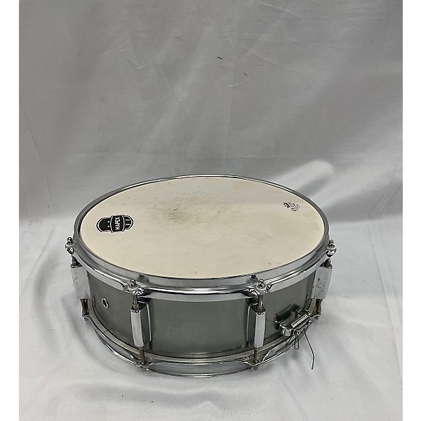 Used Pearl Used Pearl 14X6 Forum Series Snare Drum Chrome Silver