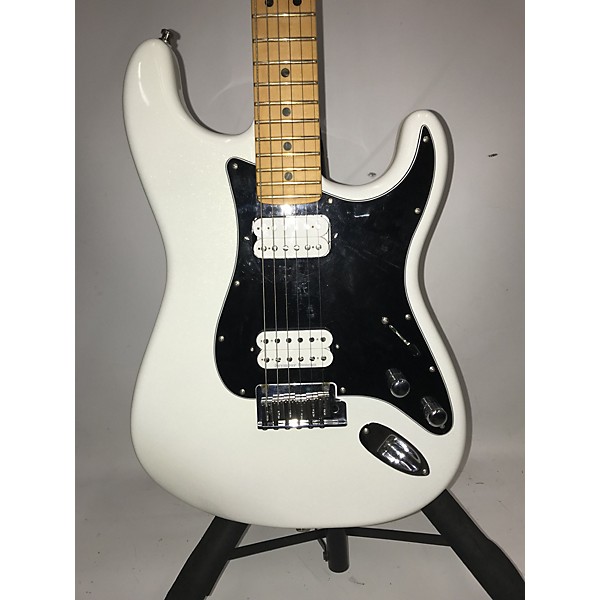 Used Fender Used Fender American Ultra Stratocaster HSS Arctic Pearl Solid Body Electric Guitar