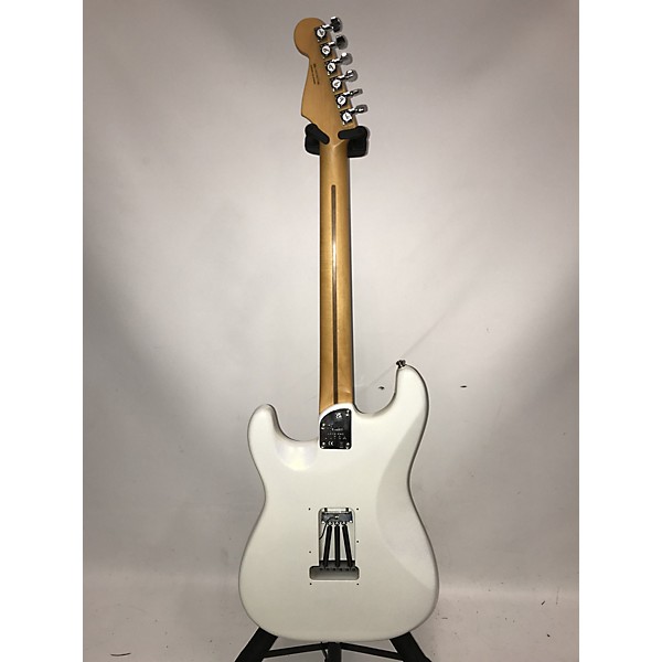 Used Fender Used Fender American Ultra Stratocaster HSS Arctic Pearl Solid Body Electric Guitar