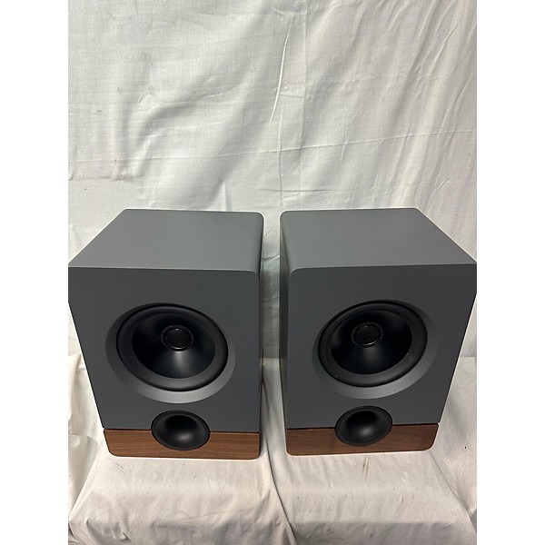 Used Output FRONTIER Powered Monitor