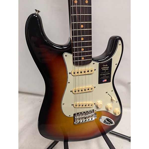 Used Fender Used Fender American Vintage 1961 Stratocaster Vintage Sunburst Solid Body Electric Guitar