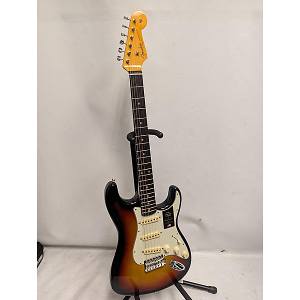 Used Fender Used Fender American Vintage 1961 Stratocaster Vintage Sunburst Solid Body Electric Guitar