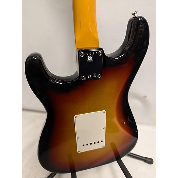 Used Fender Used Fender American Vintage 1961 Stratocaster Vintage Sunburst Solid Body Electric Guitar