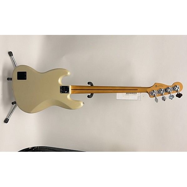 Used Fender Used Fender Player Plus Active Jazz Bass White Electric Bass Guitar