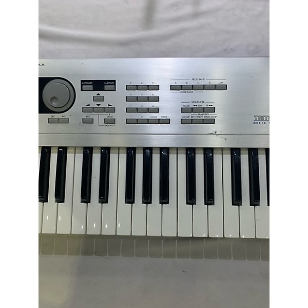 Used KORG Triton Le 61 Key Keyboard Workstation