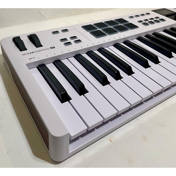 Used Arturia Keylab Essential 61 Mk3 MIDI Controller