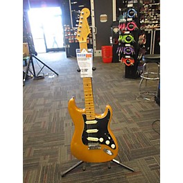 Used Fender Used Fender Custom Deluxe Stratocaster Natural Solid Body Electric Guitar