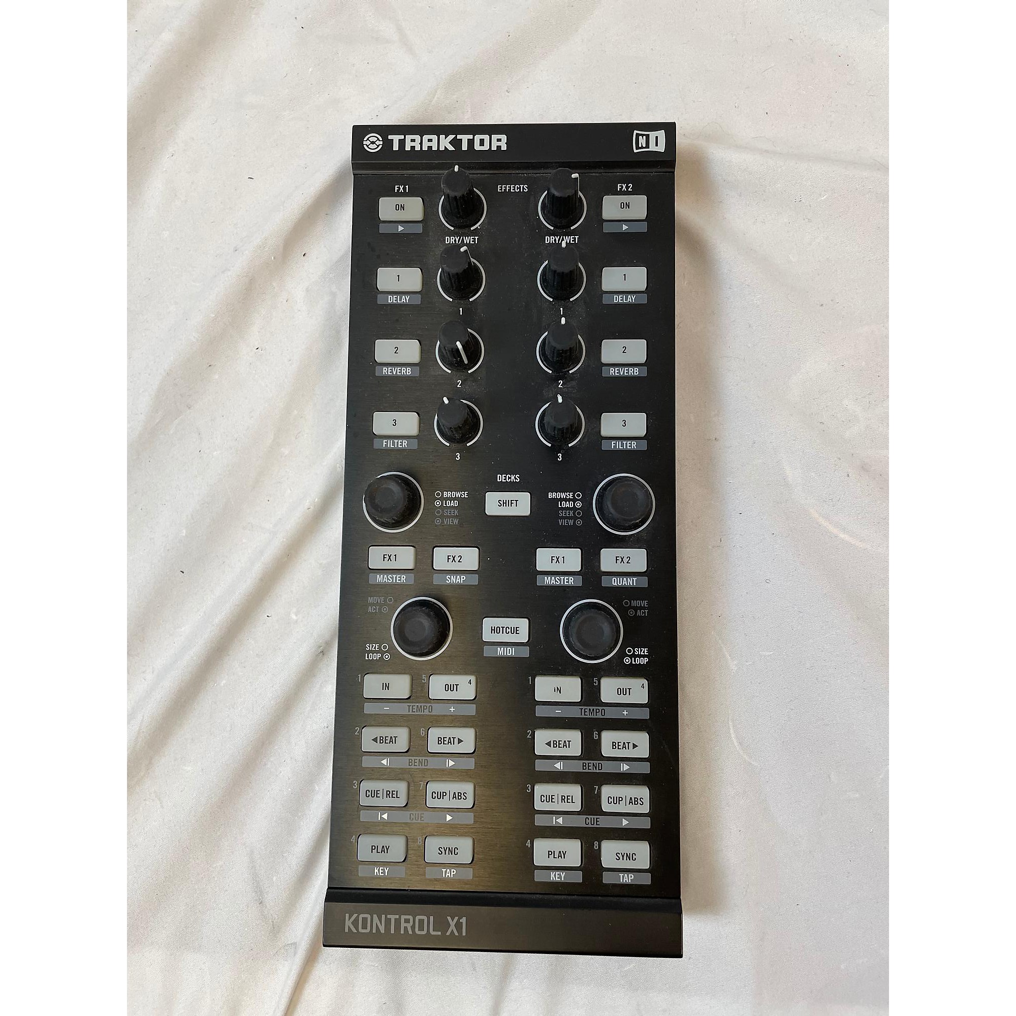 DTM・DAW traktor kontrol x1 Native Instruments Traktor Kontrol X1 DJ Controller | Sweetwater