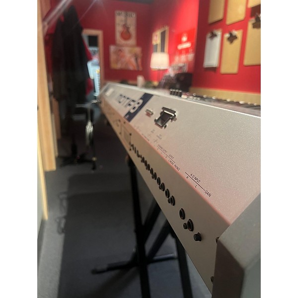 Used Yamaha 2001 Motif 8 88 Key Keyboard Workstation