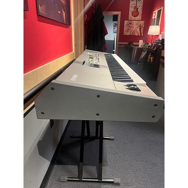 Used Yamaha 2001 Motif 8 88 Key Keyboard Workstation