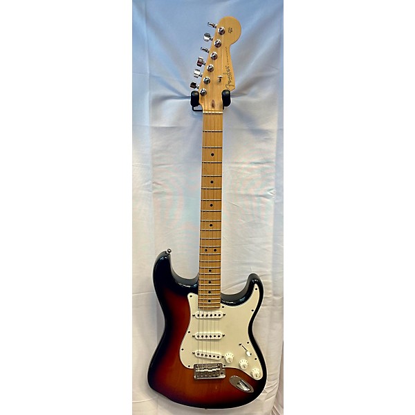 Used Fender Used 2001 Fender American Standard Stratocaster 2 Color Sunburst Solid Body Electric Guitar