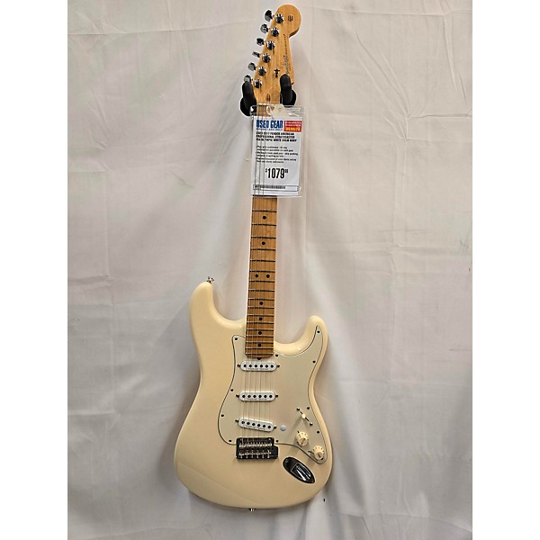 Used Fender Used 2017 Fender American Professional Stratocaster SSS Olympic White Solid Body Electric Guitar