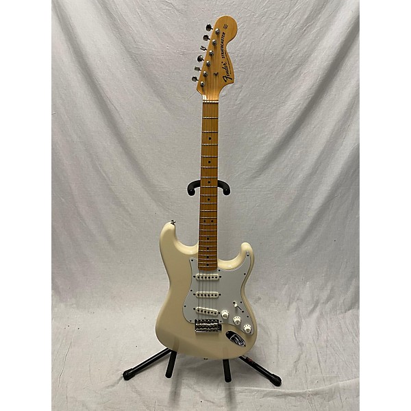 Used Fender Used Fender ST 68 Stratocaster White Solid Body Electric Guitar