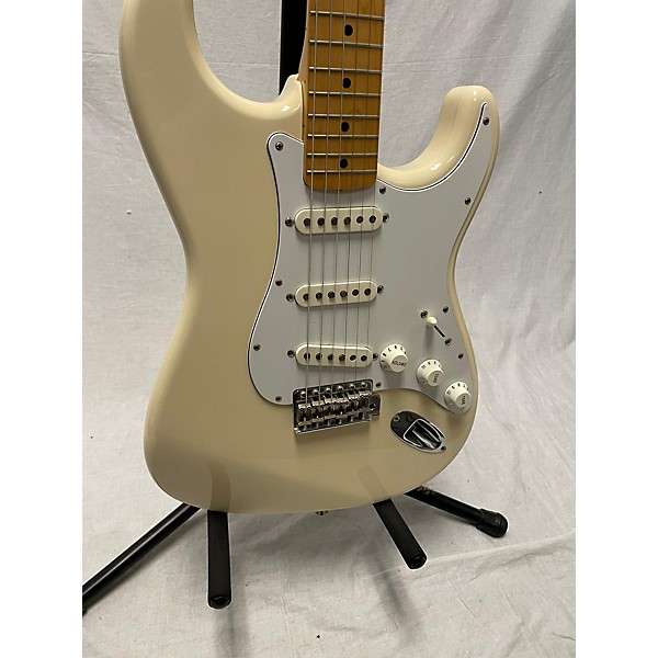 Used Fender Used Fender ST 68 Stratocaster White Solid Body Electric Guitar