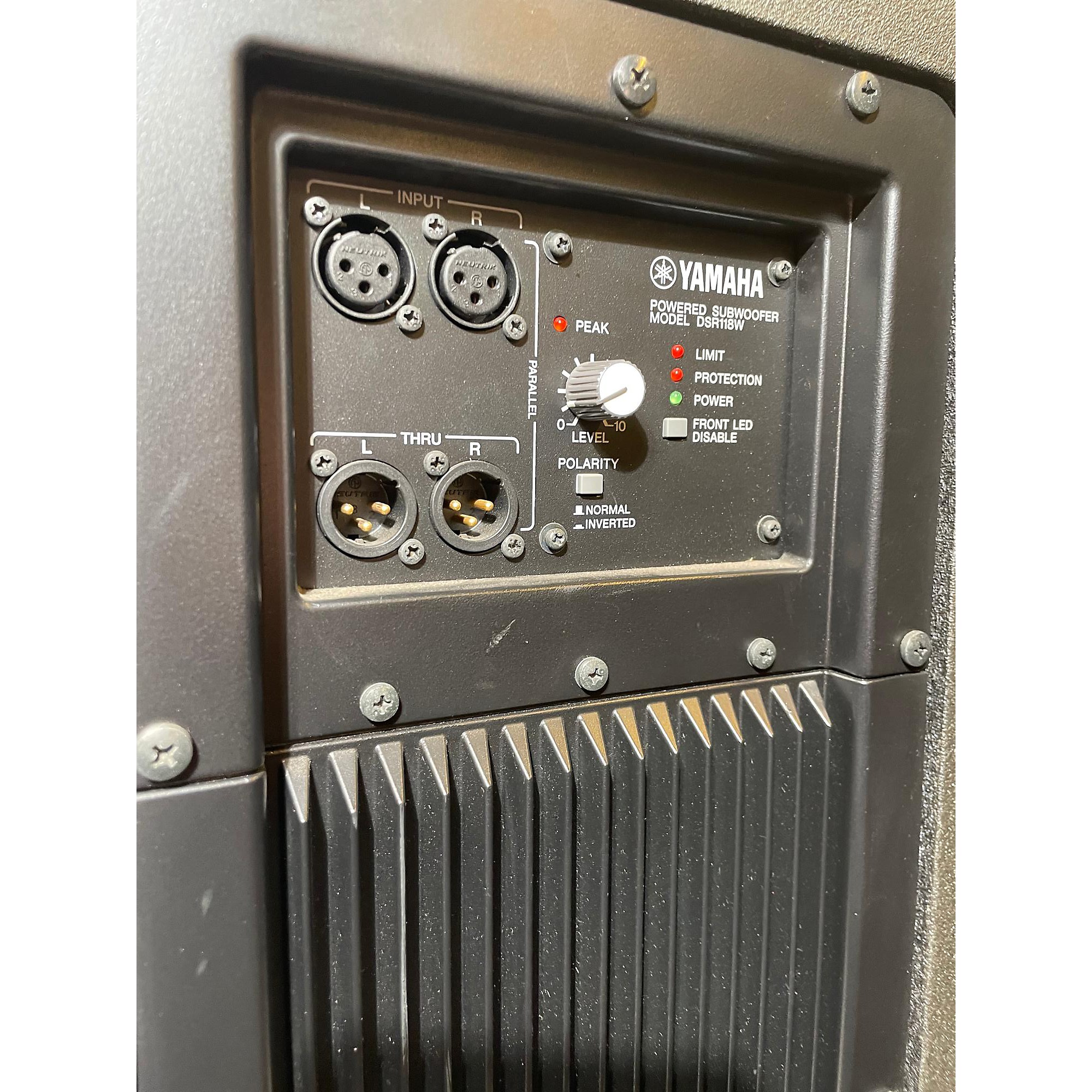 Used Yamaha DSR118W Powered Subwoofer | Guitar Center