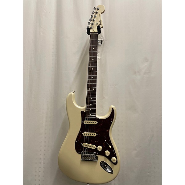 Used Fender Used Fender American Showcase Stratocaster Antique White Solid Body Electric Guitar