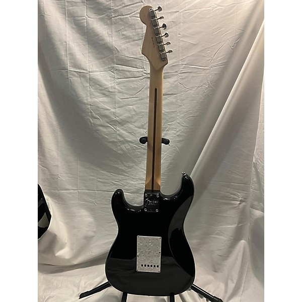 Used Fender Used Fender Artist Series Eric Clapton Stratocaster Black And White Solid Body Electric Guitar