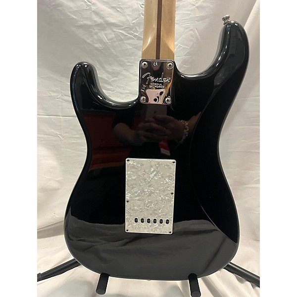 Used Fender Used Fender Artist Series Eric Clapton Stratocaster Black And White Solid Body Electric Guitar