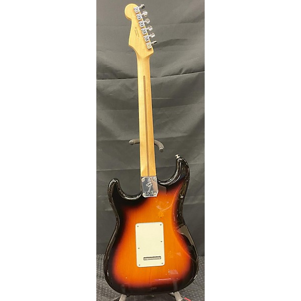 Used Fender Used Fender Player Stratocaster HSS 3 Color Sunburst Solid Body Electric Guitar