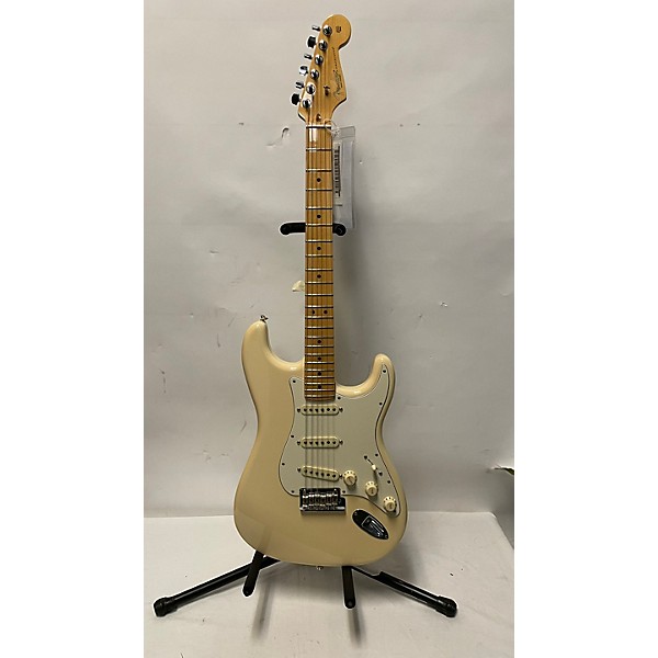 Used Fender Used Fender American Professional Stratocaster SSS Vintage White Solid Body Electric Guitar