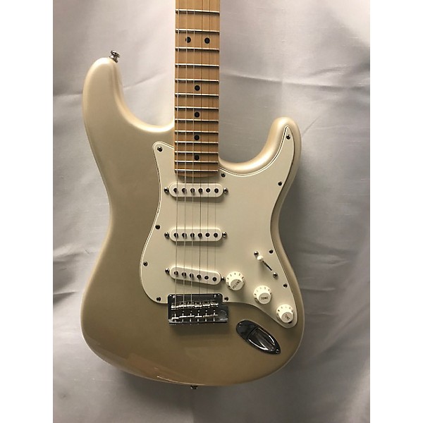 Used Fender Used Fender American Standard Stratocaster Blizzard Pearl Solid Body Electric Guitar