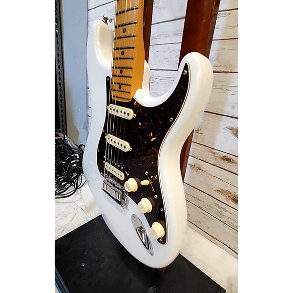 Used Fender Used Fender American Ultra Stratocaster HSS ARTIC PEARL Solid Body Electric Guitar