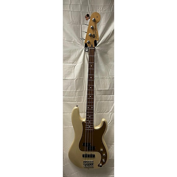 Used Fender Used 2010 Fender Deluxe Active Precision Bass Special White Electric Bass Guitar