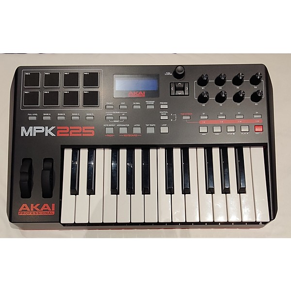 Used Akai Professional Used Akai Professional MPK225 25-Key MIDI Controller