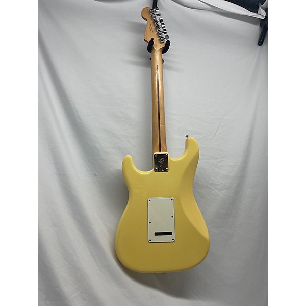 Used Fender Used Fender Player Stratocaster HSS Vintage Yellow Solid Body Electric Guitar