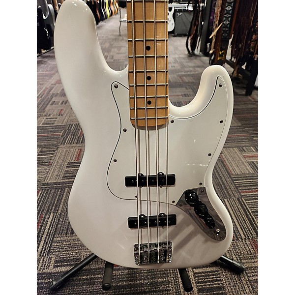 Used Fender Used Fender Player Jazz Bass Alpine White Electric Bass Guitar