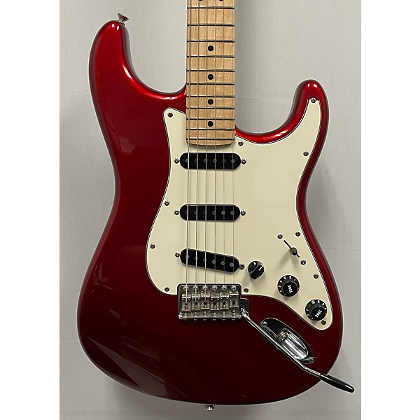 Used Fender Used Fender Artist Series Eric Clapton Stratocaster Candy Apple Red Metallic Solid Body Electric Guitar