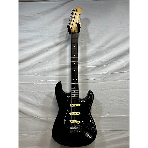 Used Fender Used Fender Standard Stratocaster Black Solid Body Electric Guitar