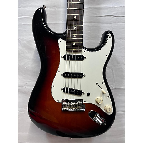 Used Fender Used Fender 60th Anniversary 1954 American Vintage Stratocaster 3 Tone Sunburst Solid Body Electric Guitar