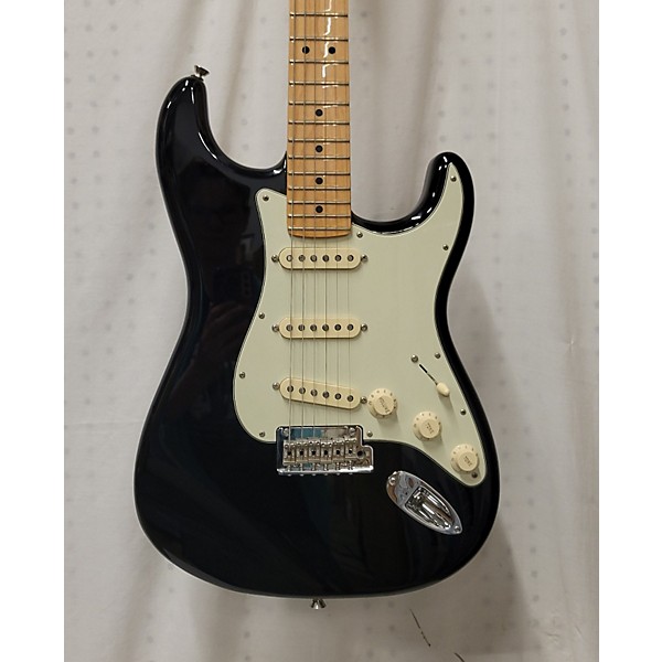 Used Fender Used Fender American Professional Stratocaster SSS Black Solid Body Electric Guitar