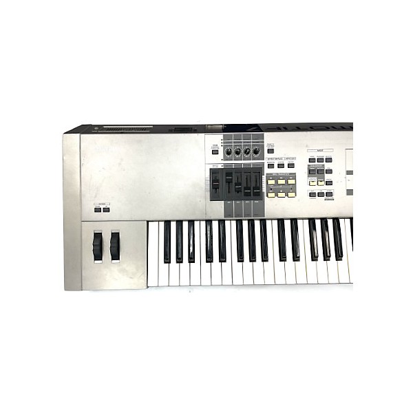 Used Yamaha Motif 7 76 Key Keyboard Workstation