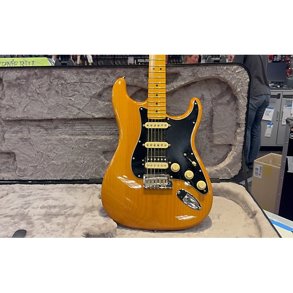 Used Fender Used Fender American Professional Stratocaster SSS Natural Solid Body Electric Guitar