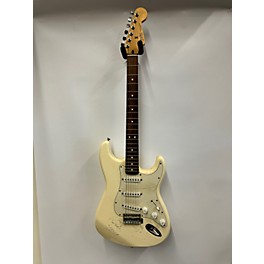 Used Fender Used 2006 Fender Standard Stratocaster White Solid Body Electric Guitar