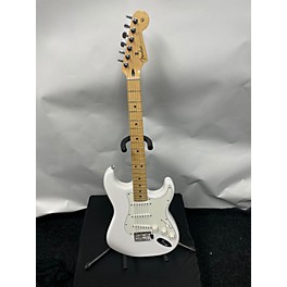 Used Fender Used 2022 Fender Player Stratocaster Arctic White Solid Body Electric Guitar