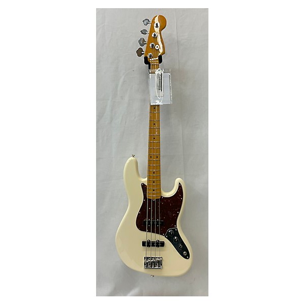 Used Fender Used Fender American Professional II Precision Bass White Electric Bass Guitar