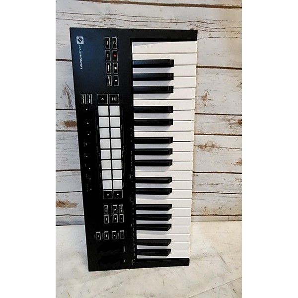 Used Novation Used Novation Launchkey 37 MIDI Controller