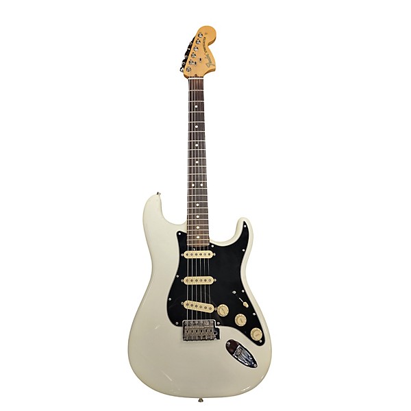 Used Fender Used Fender American Performer Stratocaster SSS Alpine White Solid Body Electric Guitar